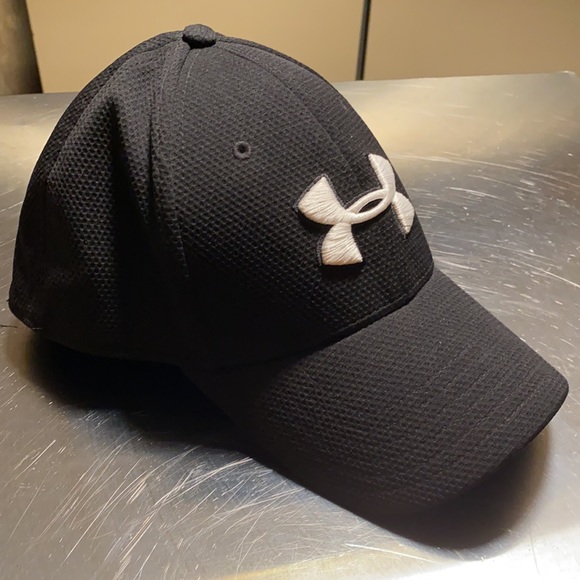 Under Armour hat - Picture 7 of 9